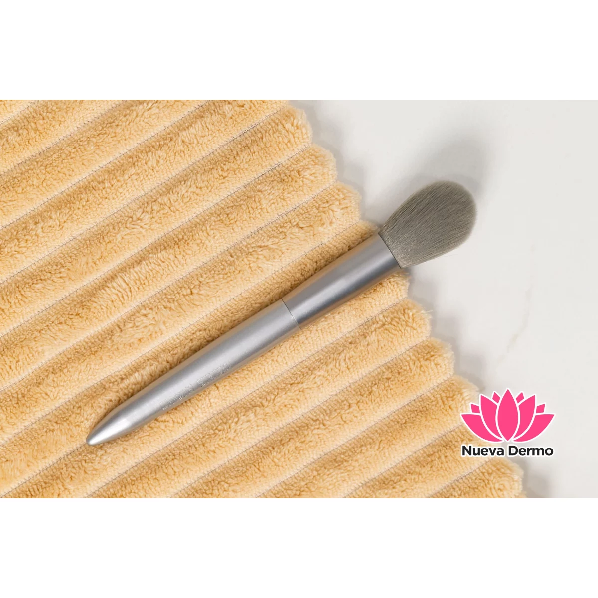 40503- BROCHA PLATEADA TAPERED POWDER