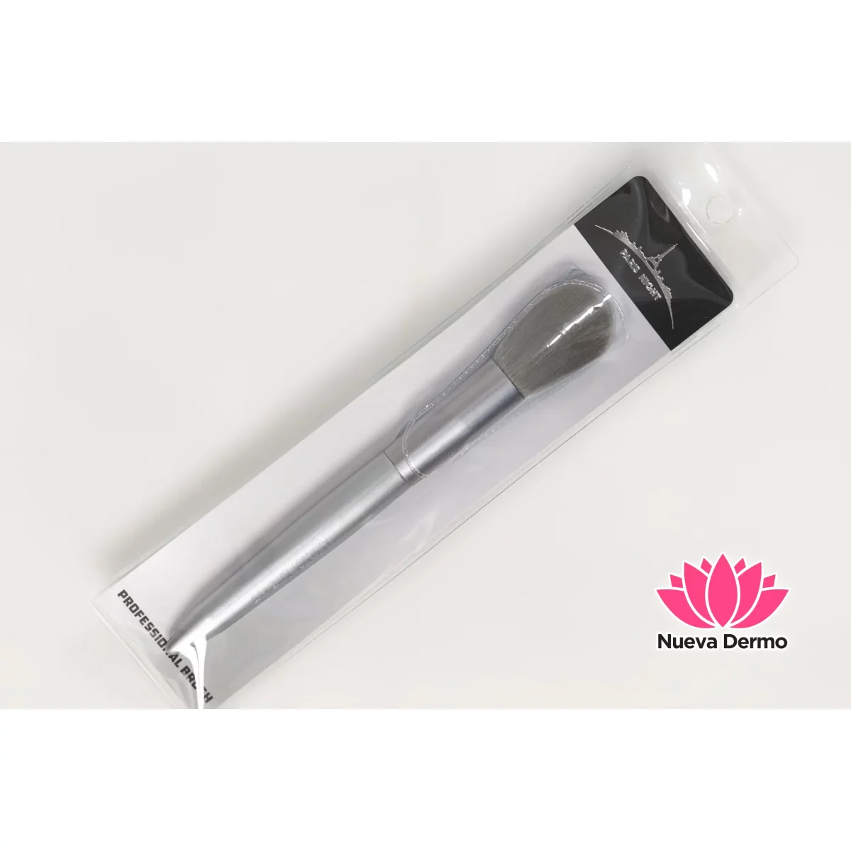 BROCHA PLATEADA TAPERED POWDER 40503