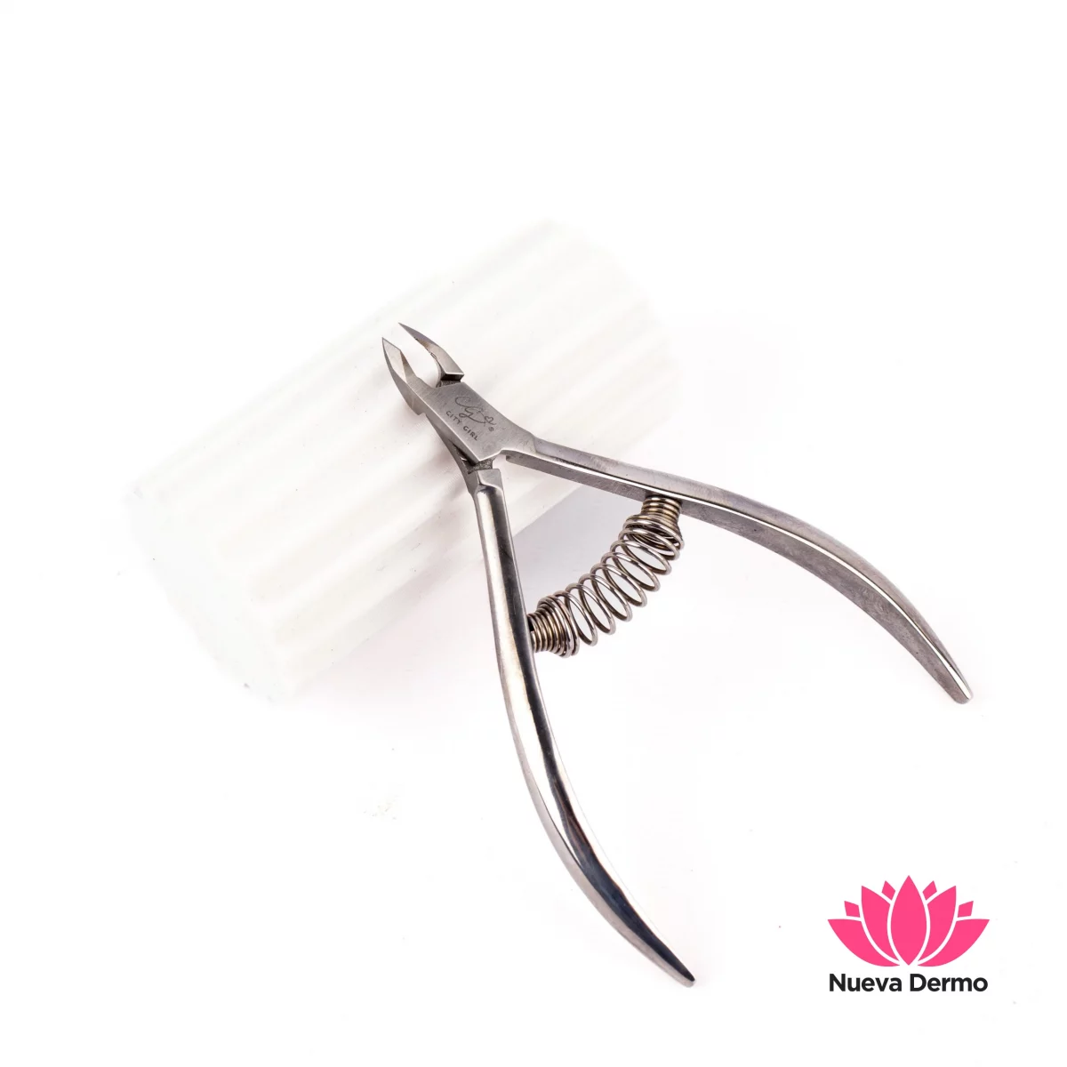 CORTA CUTICULAS PREMIUM CON RESORTE