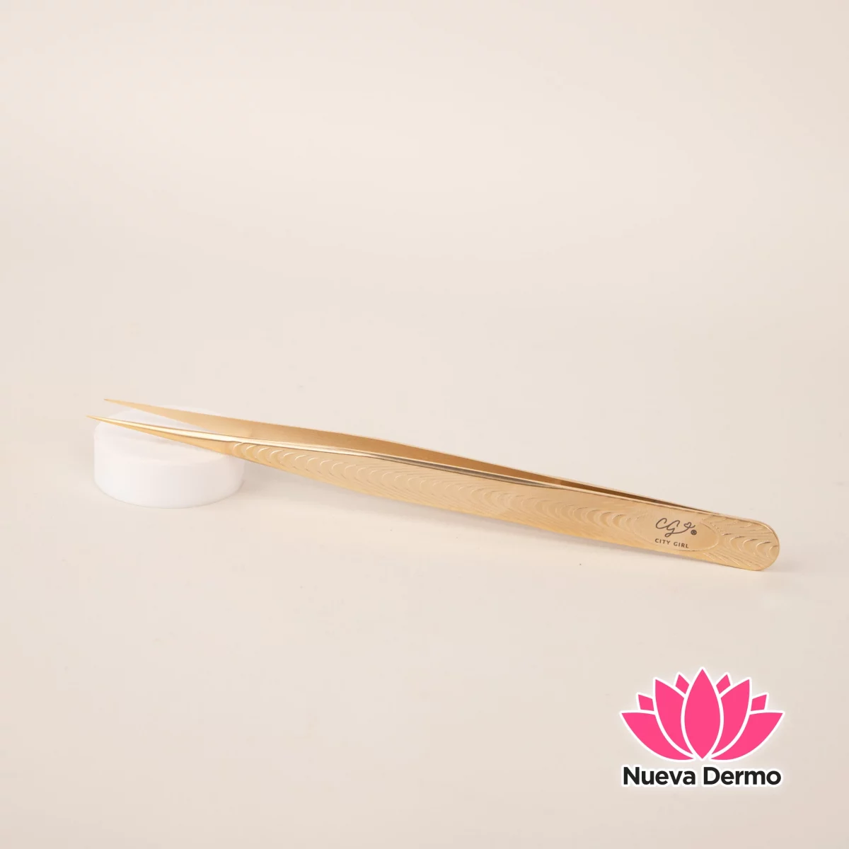Pinza Recta Dorada para Pestañas City Girl